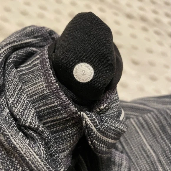 Lululemon Align Cross Waist 21in inseam size 2 - Picture 4 of 8